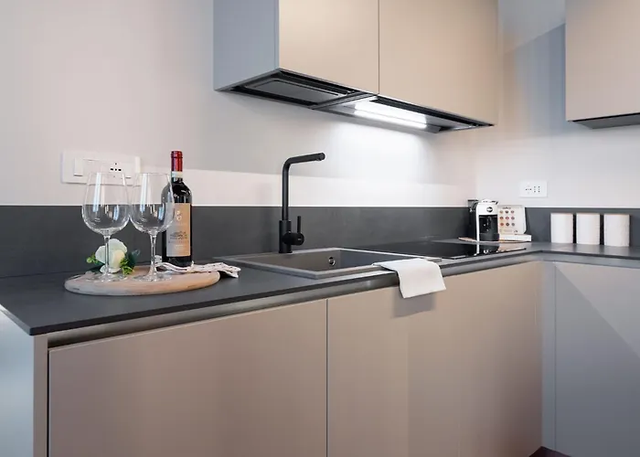 Keys Of Italy - Vigna 8 Blu- Newly Renovated Elegant 2 Bedr - Great Location In 아파트 *